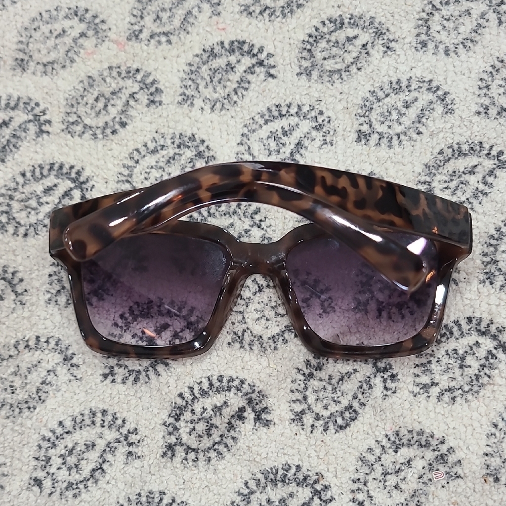 Tortoise Shell Square Sunglasses - image 3